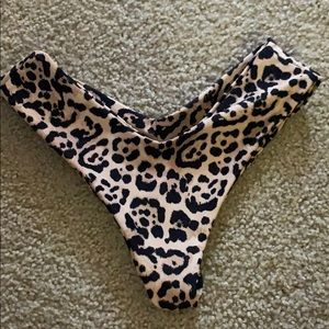 Calabasas Monroe bottom
